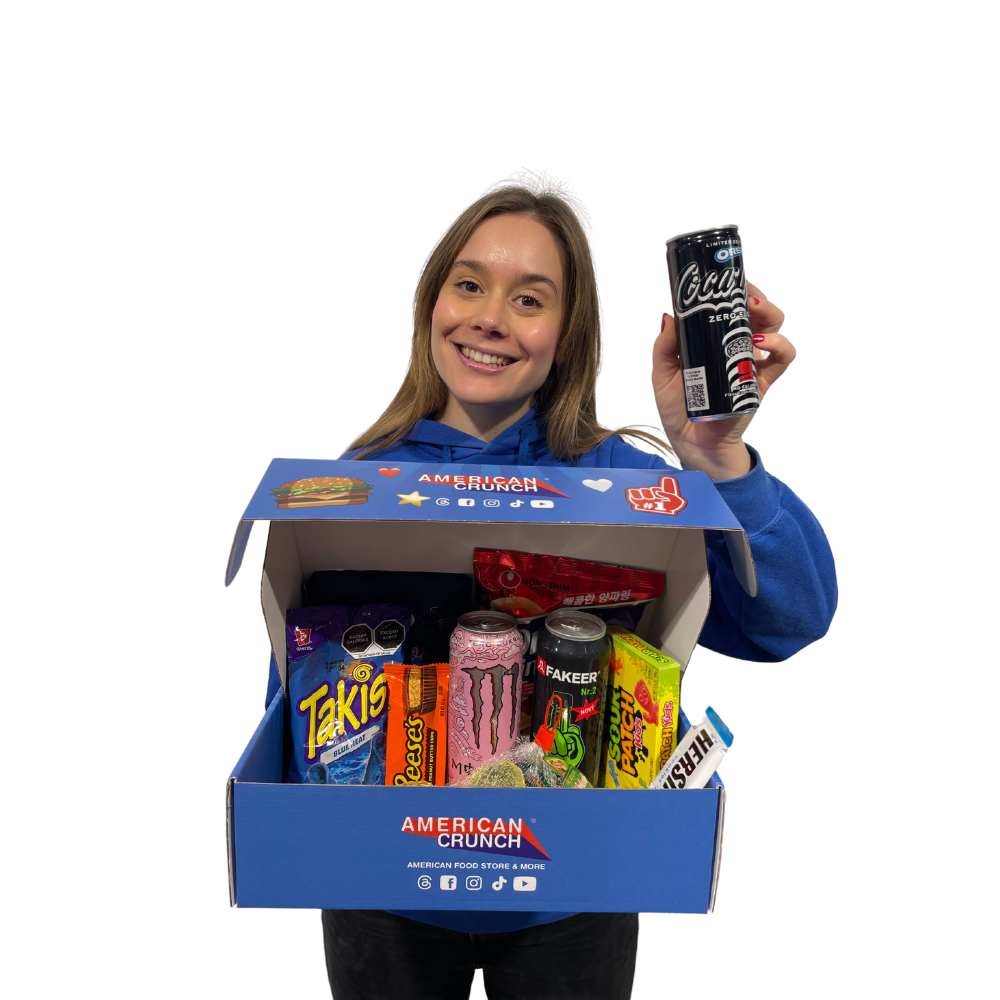 Box aperta con snack Takis, Reese's e Coca-Cola